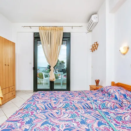 Xenios Loutra Village Mary's House 아기아 파라스케비