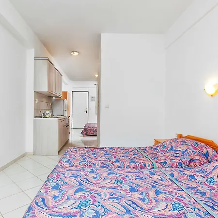 Xenios Loutra Village Mary's House * 아기아 파라스케비