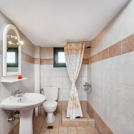 Xenios Loutra Village Mary's House 아기아 파라스케비